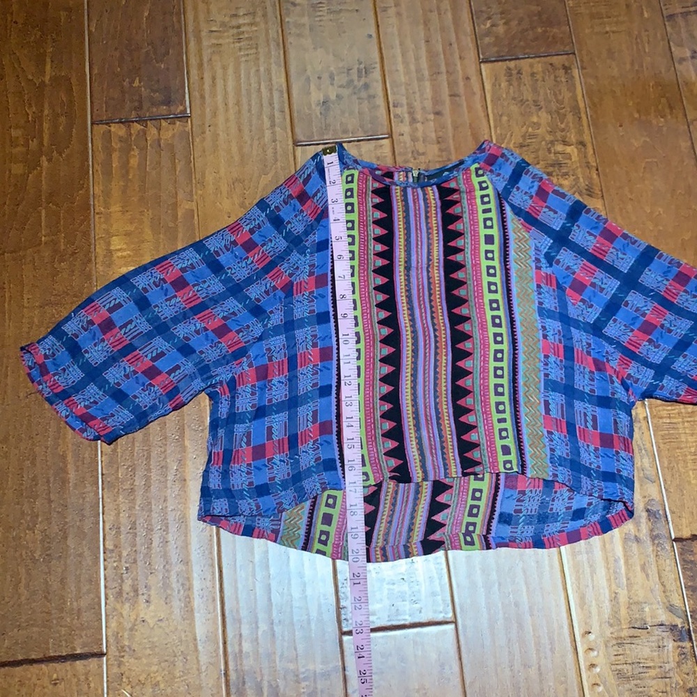 Angie Printed Top - Picture 2 of 6